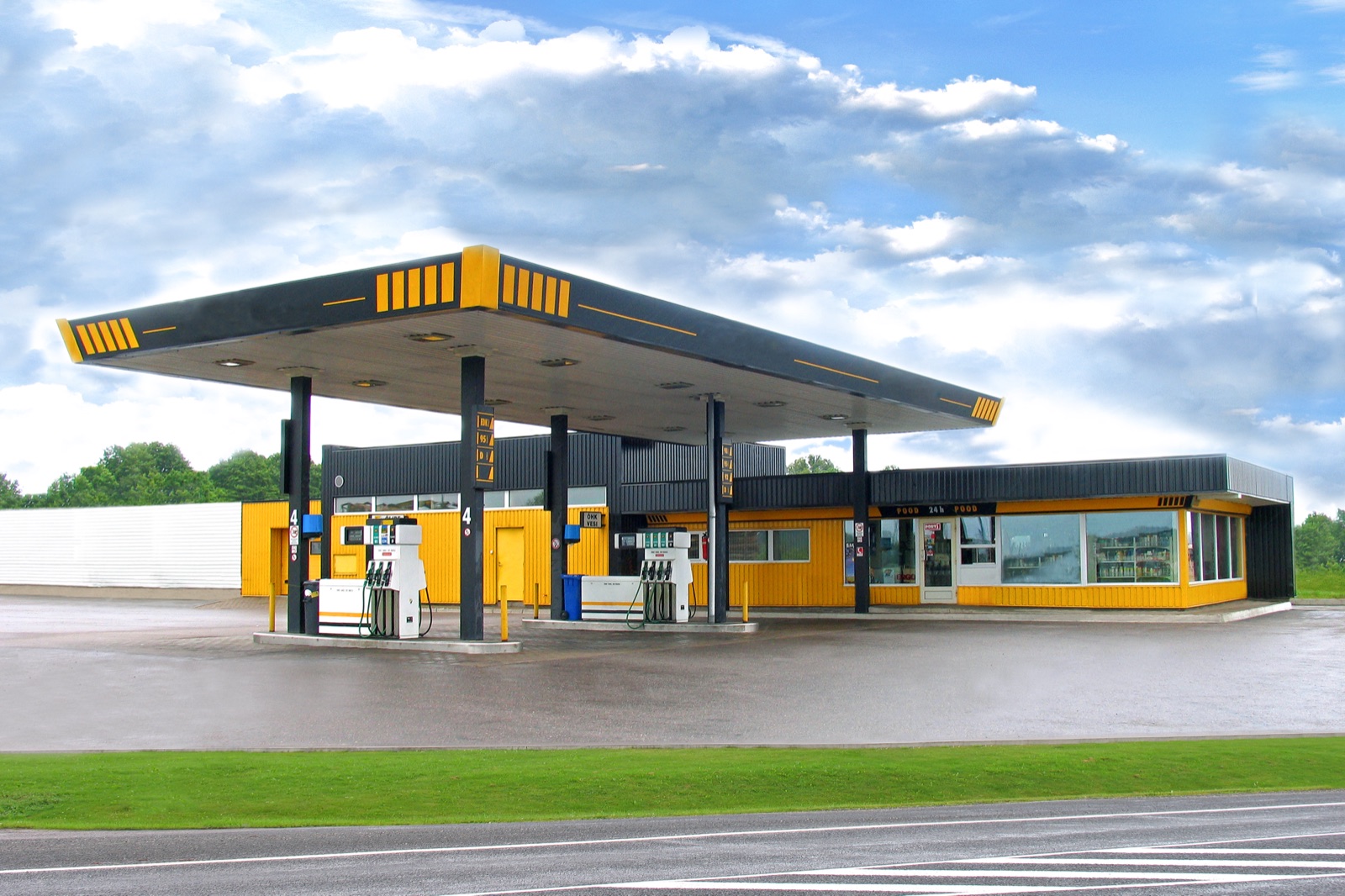 Convenience & Gas — floor / counter