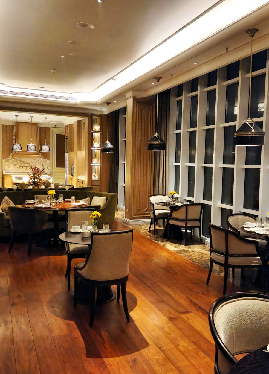 Full Service Restaurant — floor / counter